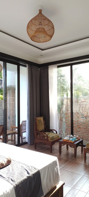 Premium bedding, down duvets, pillow-top beds, desk - The luxe villas lombok (Kuta)