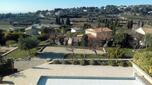 Property grounds - Rosemary, Family B&B  (Crillon-le-Brave)