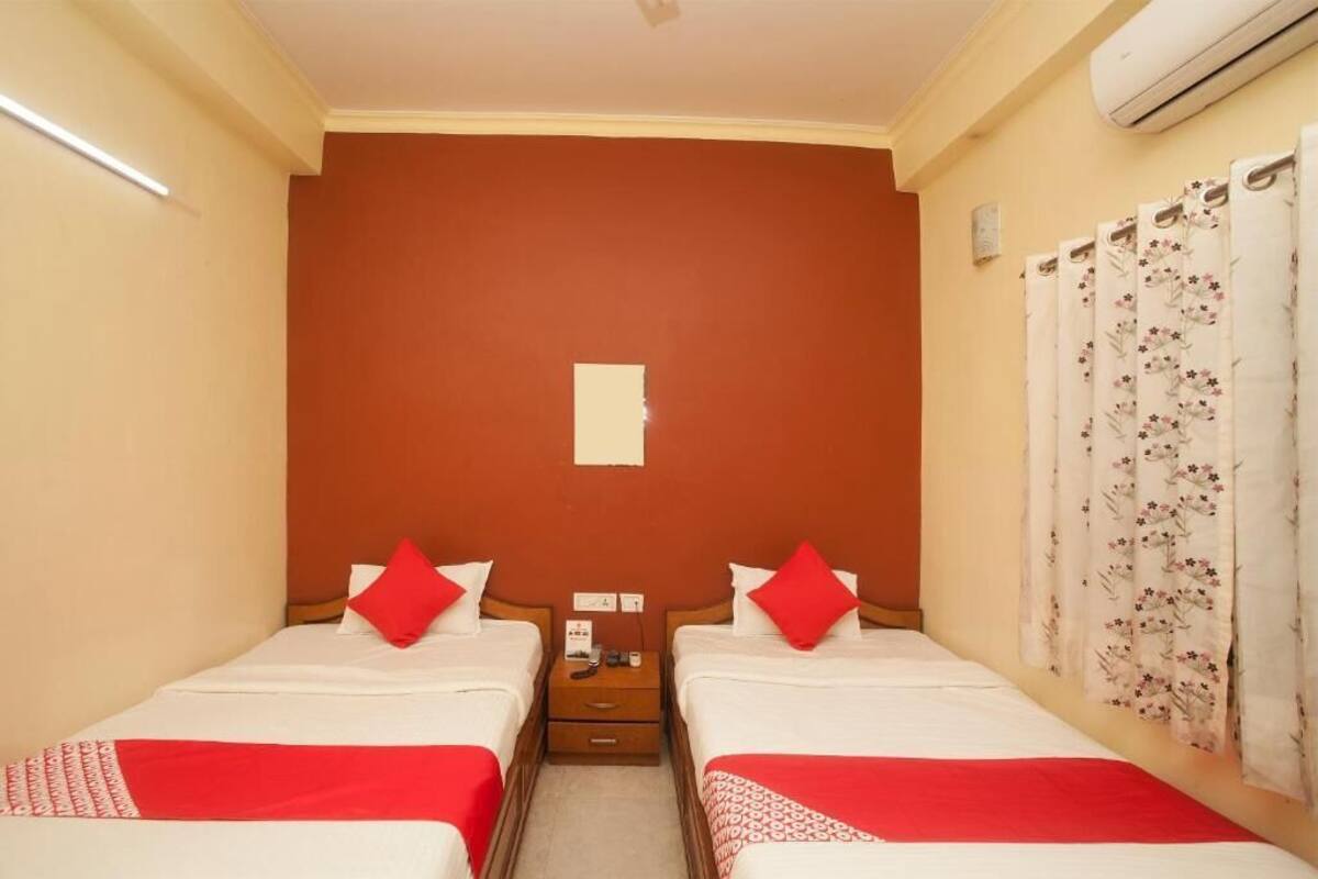 Desk, laptop workspace, iron/ironing board, free WiFi