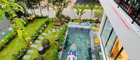 Innendørsbasseng og utendørsbasseng