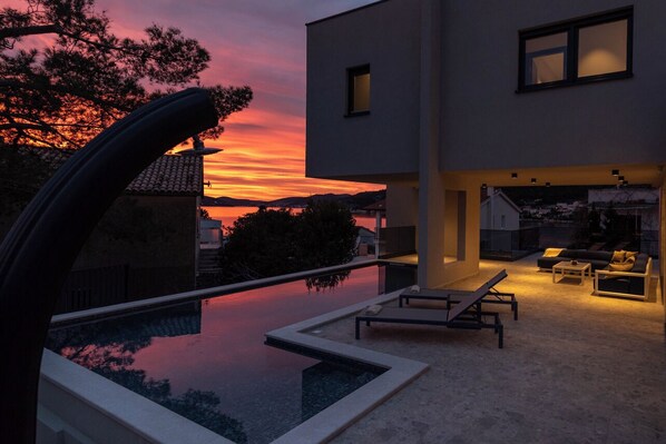 Outdoor pool, a heated pool