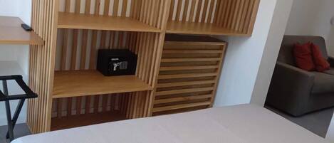 Deluxe-Vierbettzimmer, 1 Queen-Bett und Schlafsofa, barrierefrei, mit Bad