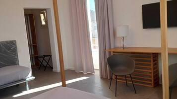 Tripla Deluxe, letti multipli, accessibile ai disabili, bagno in camera | Biancheria da letto di alta qualità, copriletto in piuma