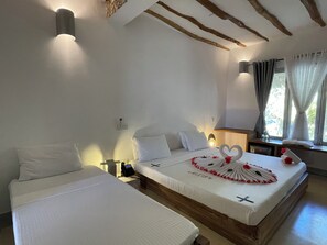 Standardzimmer | Laptopgeeigneter Arbeitsplatz, Bügeleisen/Bügelbrett, kostenloses WLAN