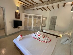 Standard Room | Laptop workspace, iron/ironing board, free WiFi, bed sheets - Mawe Zuri Resort  (Watamu)