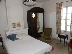 1 bedroom, iron/ironing board, free WiFi
