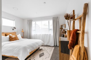 3 bedrooms, desk, iron/ironing board, free WiFi