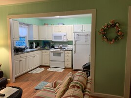 Cottage, 3 Bedrooms | Private kitchen | Fridge, oven, coffee/tea maker, toaster