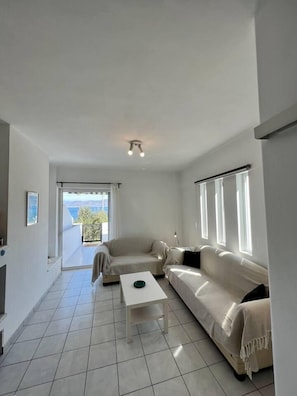 Hus | Vardagsrum | Eldstad