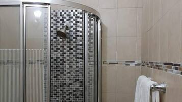Apartment | Bathroom | Shower, hair dryer, towels