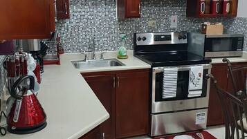 Apartemen | Dapur pribadi | Lemari es, microwave, oven, dan kompor