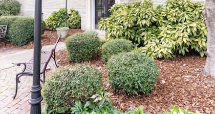 4th Floor Condo 1/4 mile from Moses Cone Hospital