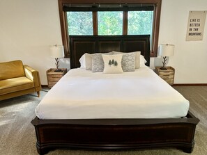 4 bedrooms, desk, iron/ironing board, travel crib