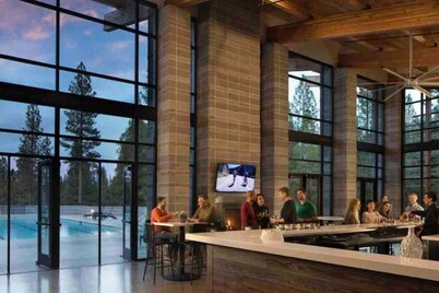 Dreammaker Retreat Family Golf Luxury Nakoma Gameroom Tesla