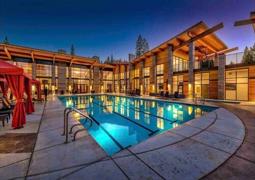 Dreammaker Retreat Family Golf Luxury Nakoma Gameroom Tesla