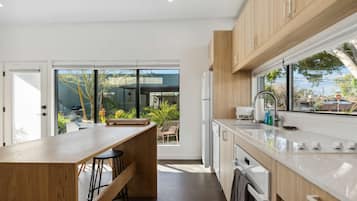 Fridge, microwave, dishwasher, coffee/tea maker