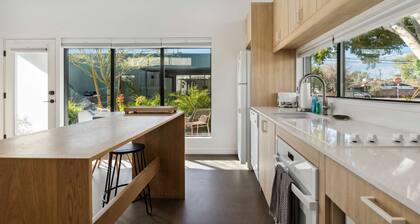 Refreshing 1-bedroom Container - 80 Walkscore!