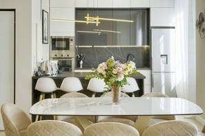 Refrigerador, microondas, horno y lavavajillas