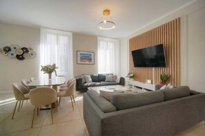 Smart TV, books, stereo - DEJA BLUE 4 beds 4 baths AC in center Cannes (Cannes)