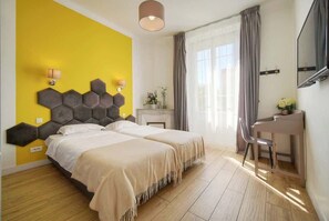 4 bedrooms, desk, iron/ironing board, travel crib