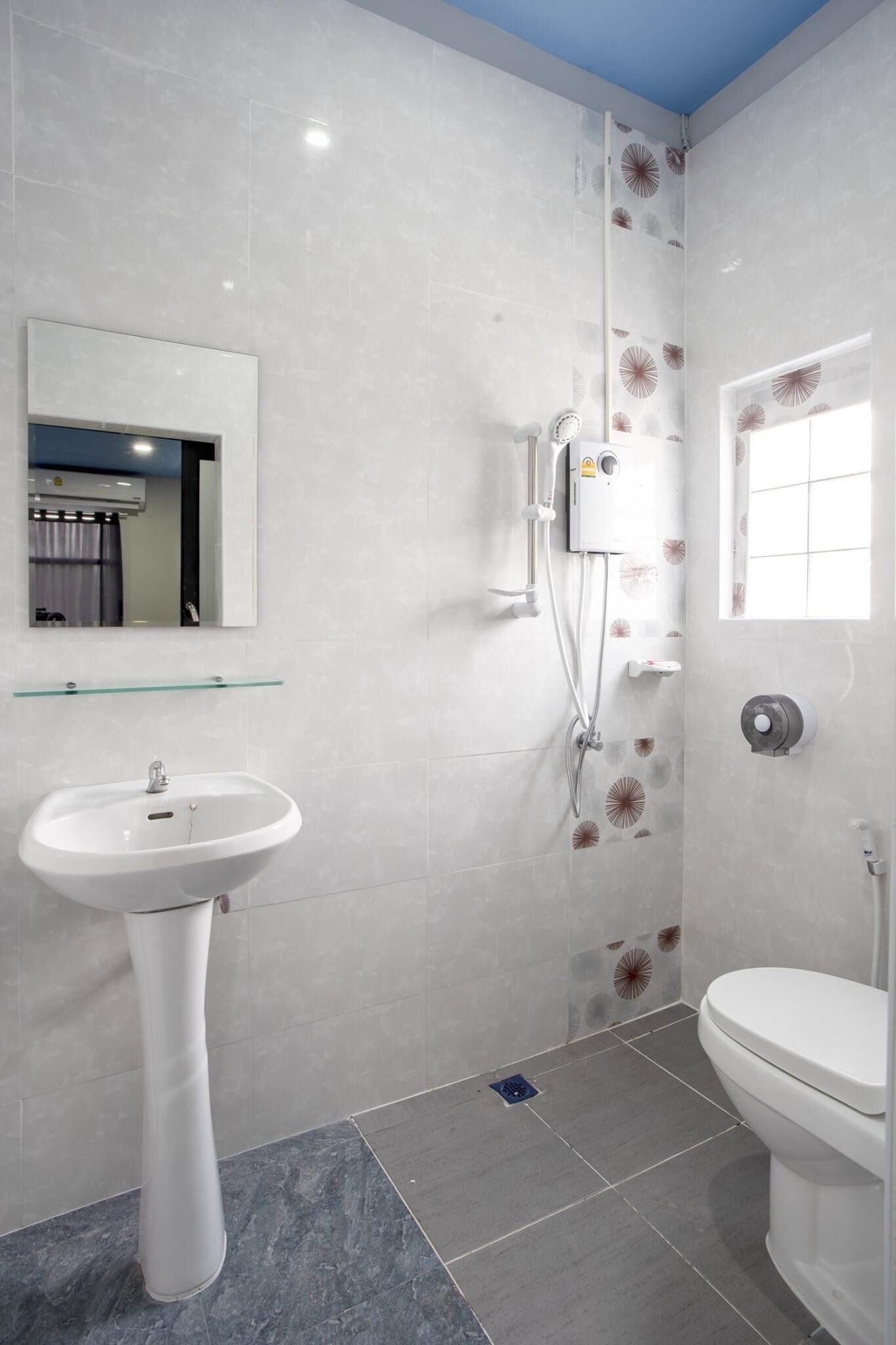 Standard Triple Room | Bathroom | Shower