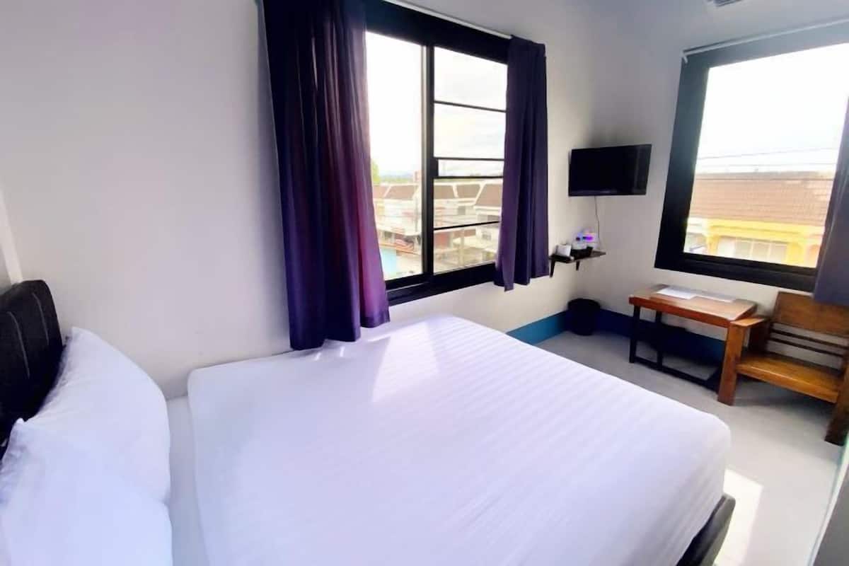 Free WiFi, bed sheets