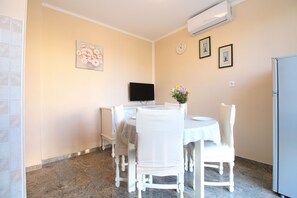 Dining - Apartment 2215/65394 (Istria - Fažana), 250m from the beach (Fažana)