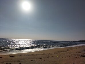 Chaises longues, serviettes de plage