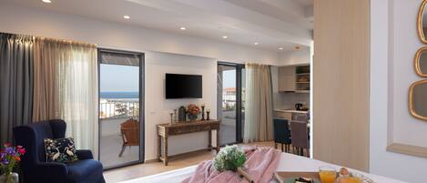 Hypo-allergenic bedding, in-room safe, individually decorated