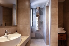 Executive Suite | Bathroom | Hair dryer, towels, soap, shampoo - Lines Concept Accommodation (Rethymno)