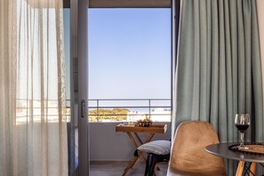 Superior Triple | Ropa de cama hipoalergénica, caja fuerte, decoración individual