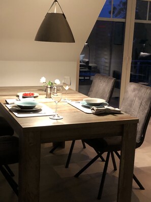 Dining - Neue Ferienwohnung in Traumhafter Lage (Greetsiel)