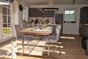 Dining - 100sqm vacation home with infrared cabin, fireplace, garden & covered terrace (Greetsiel)