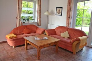 Fernseher, DVD-Player, Stereoanlage