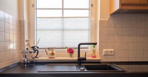 Fridge, microwave, oven, stovetop - Schönes, Frisch Renoviertes Ferienhaus Direkt am Deich! (Greetsiel)