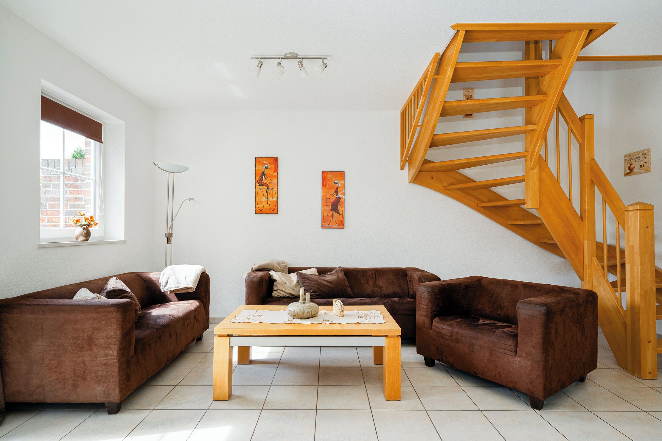 Fernseher, DVD-Player, Bücher, Stereoanlage