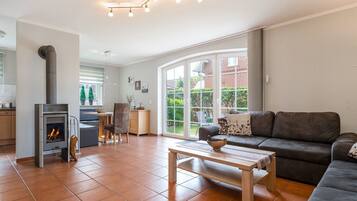 TV, fireplace, stereo