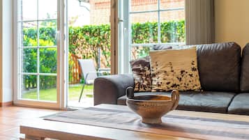 Fernseher, Kamin, Stereoanlage