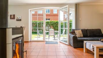 TV, fireplace, stereo