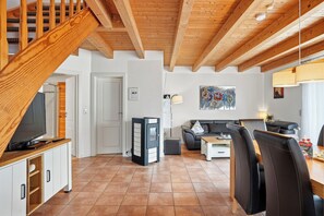 Fernseher, Kamin, DVD-Player, Stereoanlage
