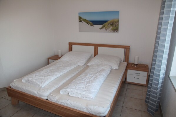 2 bedrooms, iron/ironing board, travel cot, free WiFi