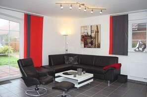 Fernseher, Kamin, DVD-Player, Stereoanlage