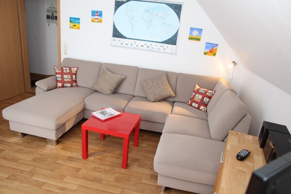 Fernseher, DVD-Player, Stereoanlage