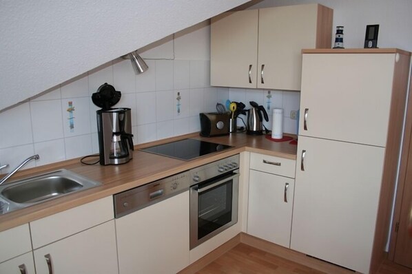 Fridge, microwave, oven, stovetop - Schöne Ferienwohnung in Deichnähe (Norddeich)