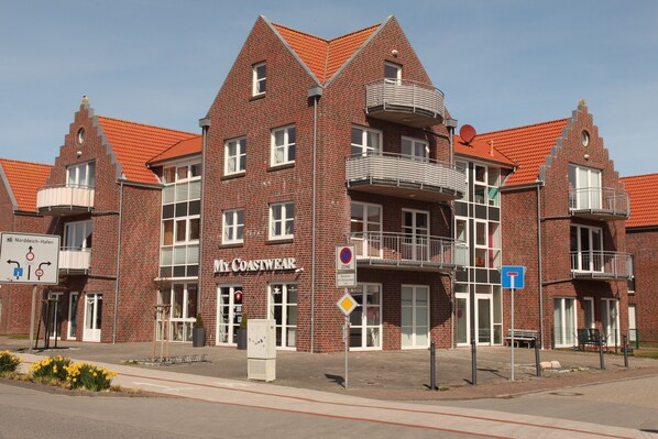Exterior - Große Ferienwohnung mit Fahrstuhl für bis zu 6 Personen (Norddeich)