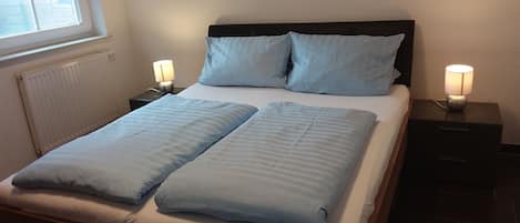 3 habitaciones, tabla de planchar con plancha y wifi gratis