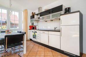 ثلاجة، ميكروويف، فرن، موقد طهي مسطح