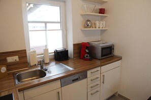 Fridge, microwave, oven, stovetop - Ruhig Gelegenes Ferienhaus mit Großem Garten (Greetsiel)