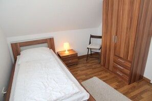 2 عدّة غرف نوم وسرير سفر وواي فاي مجانًا