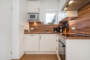 Fridge, microwave, oven, stovetop - Hochwertige Ferienwohnung in Zentraler Lage (Greetsiel)